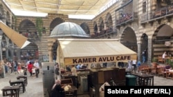 Avlu, cafeneaua ONG-ului care salvează femei.