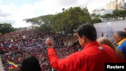 На страната на Николас Мадуро остава и армията.