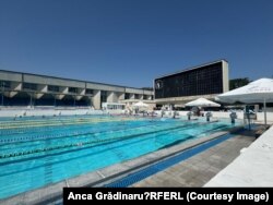 Bazinul exterior de la Complexul Lia Manoliu din București, în care se antrenează tot lotul național. Iarna, este acoperit cu un balon de cauciuc.