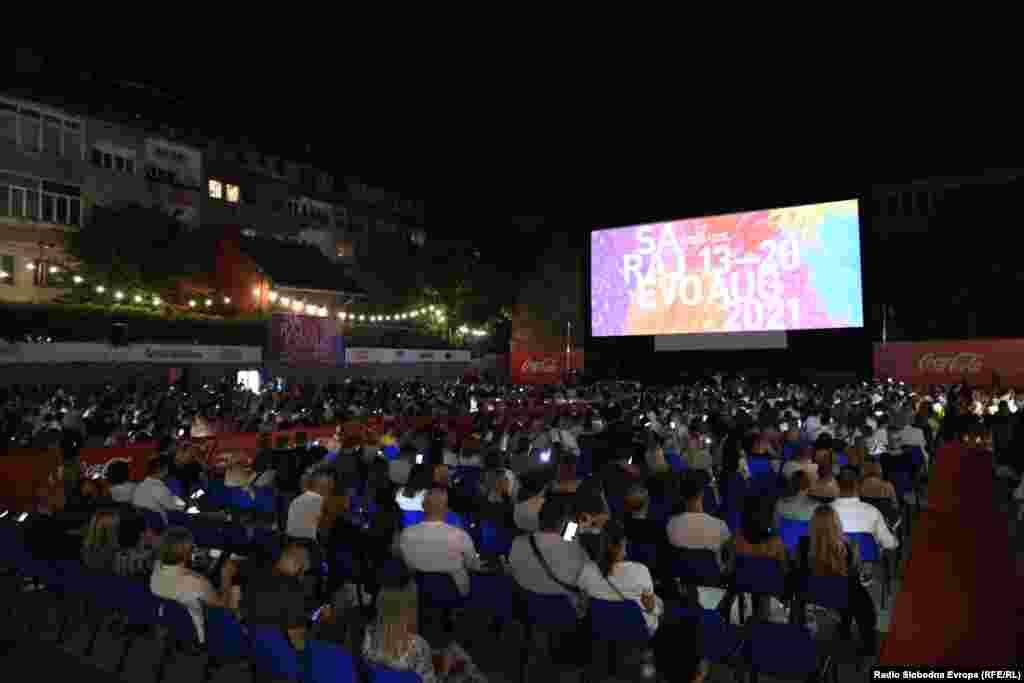 Kako je najavljeno, SFF će biti COVID-siguran događaj, održan u skladu s mišljenjem Ministarstva zdravstva Kantona Sarajevo i prema mjerama kantonalnog Zavoda za javno zdravstvo. Za sve događaje planirane tokom sedam festivalskih dana potrebna je COVID-sigurna akreditacija, odnosno, jedan od tri dokumenta koja su potrebna da bi se prisustvovalo projekcijama i lokacijama. Posjetiteljima projekcija i ostalih festivalskih sadržaja potrebna je potvrda da su prebolovali COVID u posljednjih šest mjeseci, da imaju negativan antigenski test, ili dokaz o vakcinaciji. 