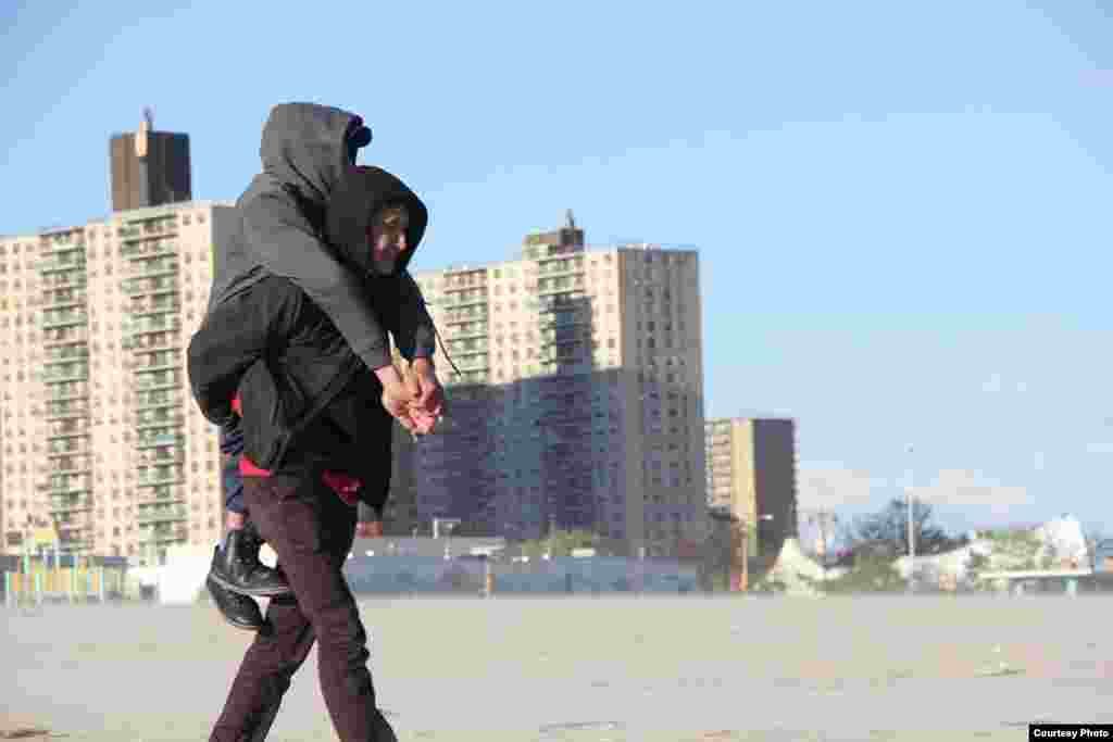 Улан гуляет с Нургазы по Нью-Йорку. 10 июня 2016 года.&nbsp;