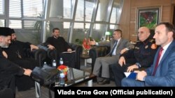 Direktor Uprave policije Veselin Veljović sa saradnicima tokom sastanka sa predstavnicima Mitropolije crnogorsko – primorske