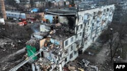 რუსეთის სარაკეტო დარტყმით განადგურებული სახლი უკრაინის ქალაქ პოლტავაში. 2025 წლის 2 თებერვალი