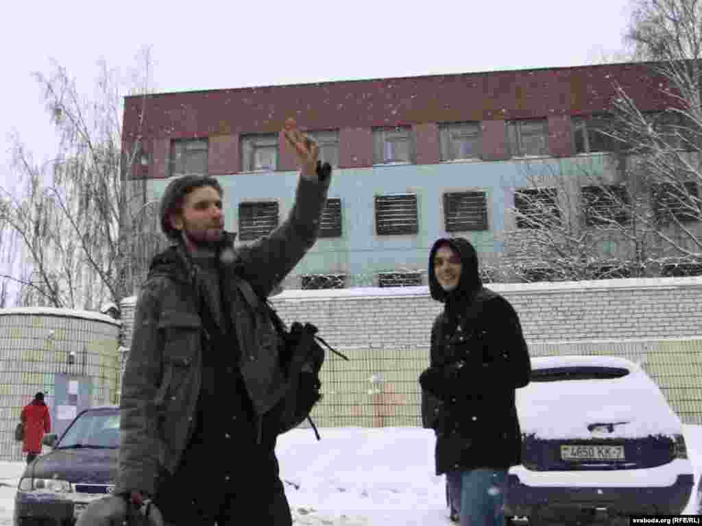 Nakon deset dana provedenih u zatvoru neki su oslobođeni 29.12.2010. 