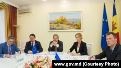 Comisarul European Johanes Hahn la întâlnirea cu premierul Pavel Filip, 3 iunie 2019