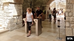 Посетители на събора "Ново начало" в "Историческия парк" в с. Неофит Рилски край Варна, 22 юни 2024 г.