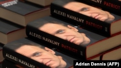 Книга Алексея Навального «Патриот» в книжном магазине в Лондоне в октябре 2024 года