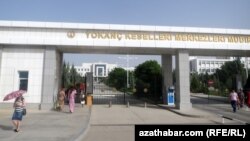 An employee told RFE/RL that the hospital was overwhelmed with patients with pneumonia, including people in grave condition, some of whom had died. (illustrative photo)