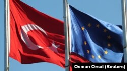 Flamuri i Turqisë dhe ai i BE-së