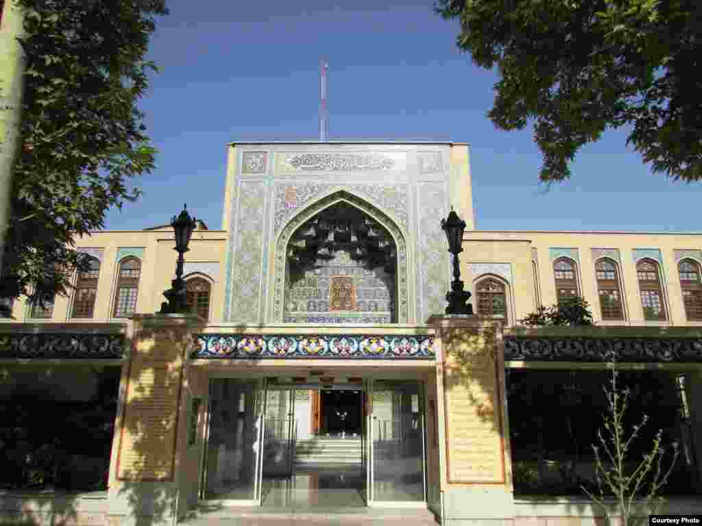 Национальная библиотке и музей Малек. Тегеран, 27 июня 2013 года.