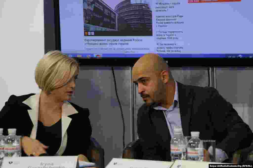 Уповноважений президента України з питань мирного врегулювання&nbsp;конфлікту на Донбасі&nbsp;Ірина Геращенко (ліворуч) та журналіст Мустафа Найєм 