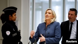 Čelnica francuske krajnje desnice Marine Le Pen na sudu u Parizu, 31. mart 2025.