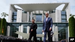 Ukrajinski predsjednik Volodimir Zelenski i njemački kancelar Friedrich Merz u Berlinu, 28. maja 2025.