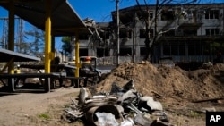 Остатоци од руска ракета до оштетена термоцентрала во Украина, четврток, 2 мај 2024 година.