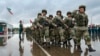 Російські солдати марширують під час церемнії відкриття російсько-білоруських навчань «Захід-2021» у вересні 2021 року