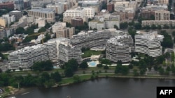 Комплексът "Уотъргейт" (всички постройки на преден план) съдържа хотел, офисни сгради, магазини, услуги и жилищна част. Той е завършен през 1969 г.