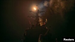 Илустративна фотографија - Проектил истрелан од воен брод на коалицијата предводена од САД врз позициите на бунтовниците Хути во Јемен, 12 јануари 2024 година.