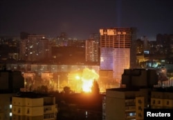 Момент попадания российской ракеты в жилой район Киева, 24 апреля 2025 года