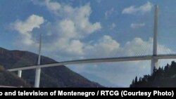 Prema projekcijama i planovima koje je radila bivša Vlada DPS-a, most Verige koji bi spojio obale, a koje sada povezuju trajekti, bio bi dugačak oko kilometar, visok 65 metara i imao bi četiri kolovozne trake (foto: idejno rješenje mosta)