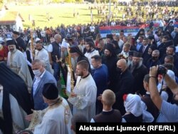 Prilikom dolaska patrijarha razvijena je duga trobojka sa natpisom „Dobro nam došao vladiko“ (Berane, 25. septembra 2021)