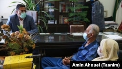 Babak Horramdin idős szüleinek kihallgatása, Teherán, 2021 májusa. Nemcsak fiúk, de lányuk és vejük meggyilkolását is bevallották.