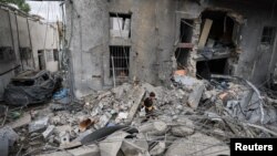 Două rachete israeliene au lovit o clădire din incinta Spitalului Baptist Arab Al-Ahli, orașul Gaza, 13 aprilie 2025. Pacienții fuseseră evacuați după un apel din partea unei persoane care s-a identificat ca aparținând securității israeliene.