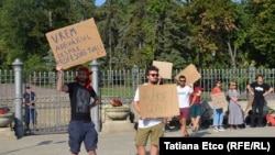 Mișcarea Occupy Guguță protestând de Ziua Independenței. 27 august 2019