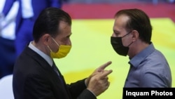 Ludovic Orban acuză gruparea Cîțu că se folosește de instituții din afara PNL pentru a câștiga competiția internă. Imagine generică cu Ludovic Orban (stânga) și Florin Cîțu (dreapta).