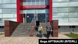 მწყემსები საოკუპაციო ხაზთან დაახლოებით ორ  საათს  შეაჩერეს და ისინი ქართულ მხარეს უკვე გადმოსცეს. თამაზ ფსიტიძე და ვაჟა სრესელი გორის პოლიციაში ინციდენტის თაობაზე გამოკითხეს.