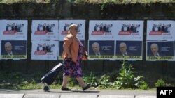 Predizborni plakati, Beogad, maj 2012.