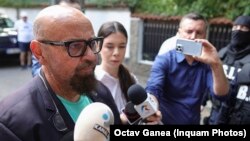 Cristian Popescu Piedone, directorul ANPC, în timpul perchezițiilor de la domiciliul său din Bragadiru. 22 iulie 2025.