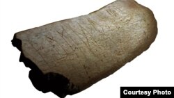 Костта с изписани руни, открита в Лани, близо до град Брецлав в Чехия