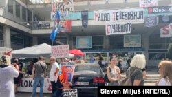 Protest studenata u blokadi ispred RTS-a, Beograd 22. april 2025.