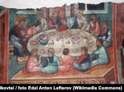 Frescă de secol XV, cu Cina cea de Taină, la care Iisus a instituit taina Euharistiei, în care pâinea și vinul se transformă, conform dogmei de credință, în trupul și sângele Lui.