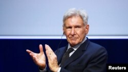 "Винаги съм бил в подножието на върха, затова никога не съм страдал, че изпадам от най-високата точка", казва скромно за себе си един от най-известните филмови актьори