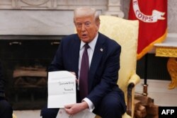 Premierul britanic Keir Starmer i-a înmânat președintelui SUA, Donald Trump, invitația Regelui Charles de a vizita Regatul Unit