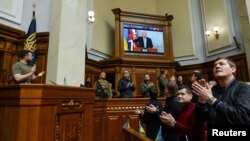 Premierul britanic Boris Johnson a fost primul lider străin care s-a adresat parlamentului ucrainean, de la începutul invaziei ruse din Ucraina, Kiev, 3 mai 2022. 