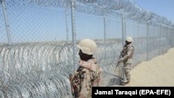 د ږوب له بادیني سره پر ډیورنډ کرښه غځېدلی اغزن تار