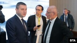 Управителят на БНБ Димитър Радев (дясно) и министърът на финансите Владислав Горанов.