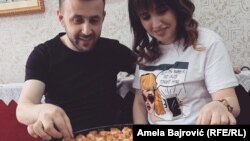 Do sada je Jasmin odbio više ponuda da otvori radnju u Beogradu, jer smatra da mu je mesto uz porodicu (na fotografiji sa suprugom)