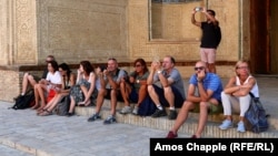 Сотни тысяч россиян покидают родину из-за войны в Украине и вызванного ею экономического кризиса. Многие из них перебираются в Узбекистан. Иллюстративное фото 