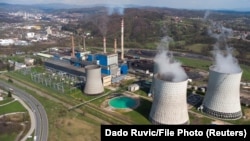 Područje Termoelektrane u Tuzli iz aprila 2021. godine. I pored kritika zbog namjere za uvećavanje kapaciteta ove elektrane, BiH je na ivici početka gradnje još jednog bloka. Povlačenje američkog izvođača, te promjena uslova kineskih investitora, investiciju dovode u pitanje. 