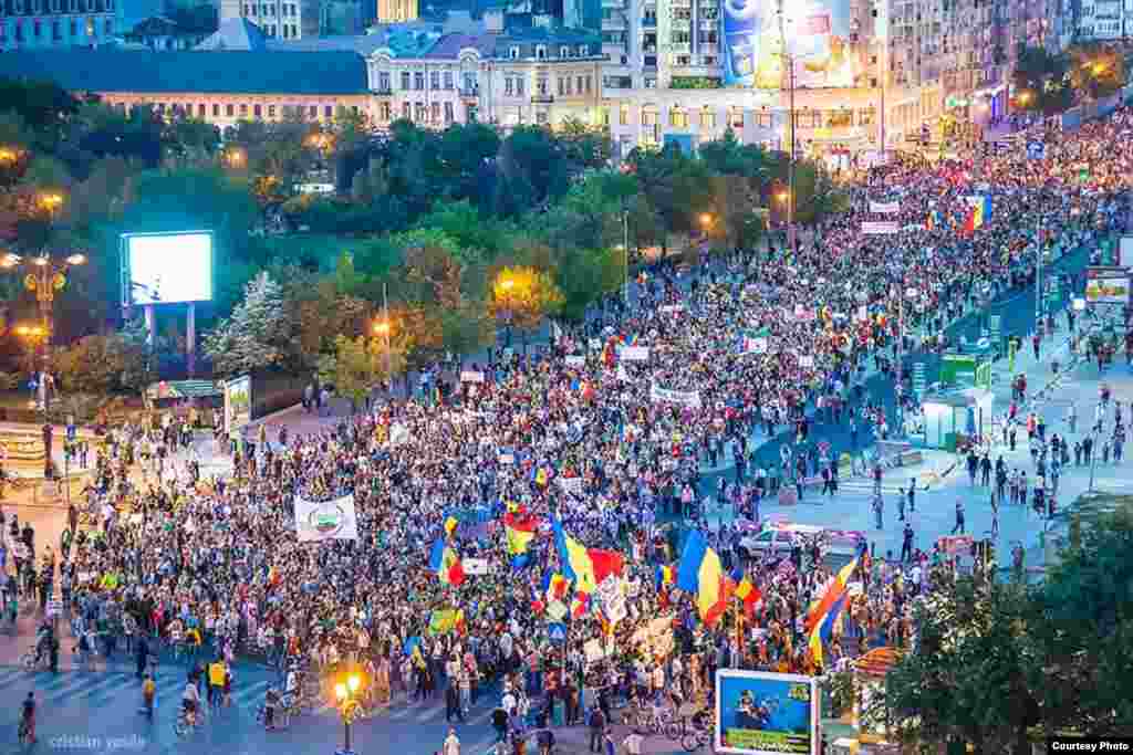 Romania, massive protest against the Rosia Montana gold mine project