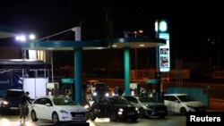 Barcelona. Șoferii s-au îndreptat spre puținele benzinării care au rămas funcționale după pana de curent care a cuprins toată țara.