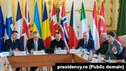 Președintele interimar al României, Ilie Bolojan, a stat lângă președintele Ucrainei, Volodimir Zelenski, la întâlnirea liderilor de la Londra