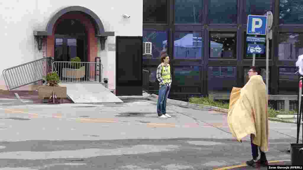 RTS je saopštio da blokiranje objekata i sprečavanje zaposlenih javnog servisa da rade predstavlja "nedopustiv pritisak na medij kojem građani godinama ukazuju najveće poverenje".