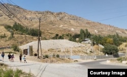 Место, где бывший комбинат «Союзмышьяк» захоронил около 40 тыс. тонн отходов, содержащих мышьяк. Ташкентская область. Фото sreda.uz