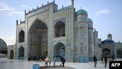Sanctuarul Hazrat-e Ali, sau Moscheea Albastră, din Mazar-e Sharif ar fi fost deteriorat în urma cutremurului din 3 noiembrie. (Fotografie de arhivă)