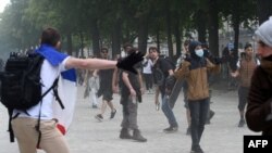 Снимка от протестите в Париж на 31 юли