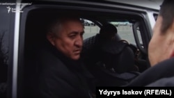 Жалил Атамбаев отвечает на вопросы корреспондента «Азаттыка» Ыдырыса Исакова. Фрагмент из расследования.